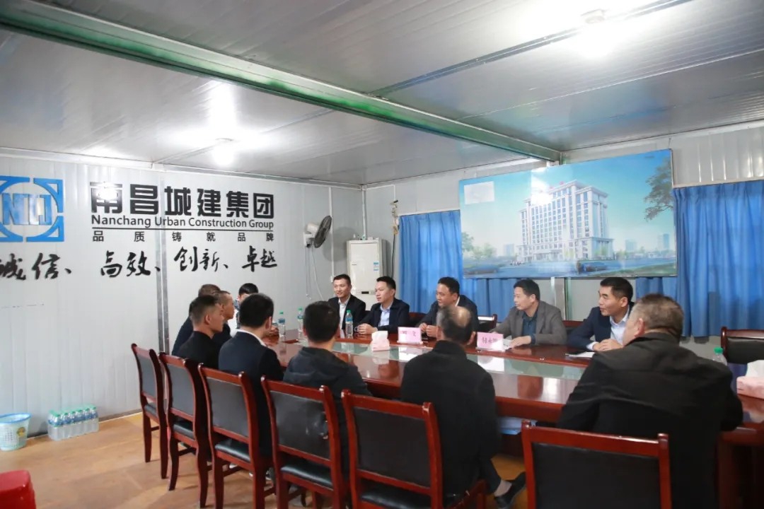 南昌城投集团人武部开展传承军人精神，，，，，，，做集团建设发展的“排头兵”座谈会